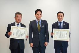 神奈川トヨタ自動車株式会社様とウエインズトヨタ神奈川株式会社様に感謝状を贈呈しました